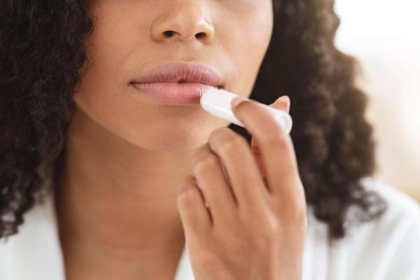 7 Bahan yang Harus Dihindari dalam Produk Bibir 7 Bahan yang Harus Dihindari dalam Produk Bibir