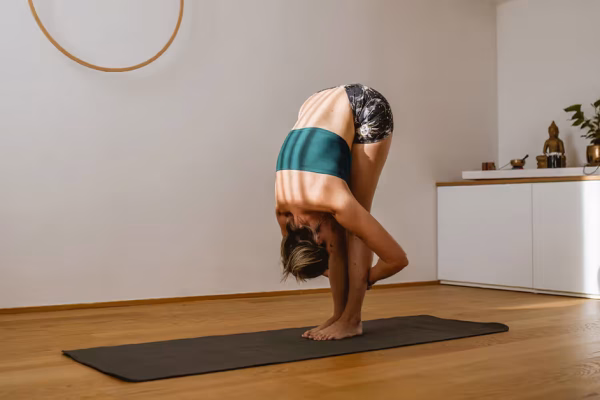 10 Gerakan Yoga Ringan untuk Kesehatan Leher 10 Gerakan Yoga Ringan untuk Kesehatan Leher