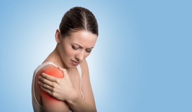 10 Cara Menghindari Bahu Bengkak Karena Aktivitas Berlebihan